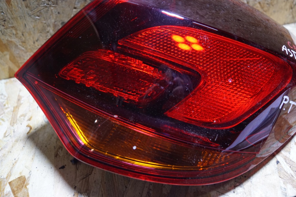 фото №5, Opel astra j hb лампа права задня