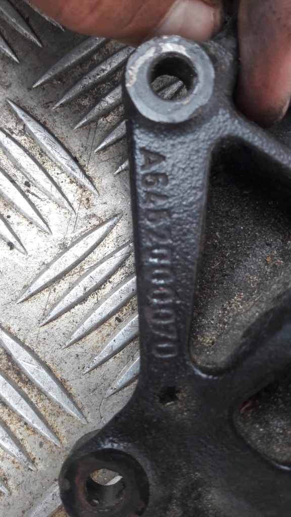 фото №4, Mercedes w211 2.2 cdi кронштейн натяжителя