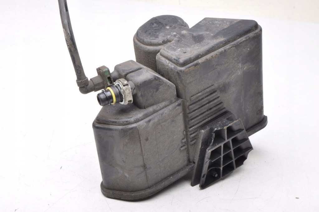 фото №1, Mercedes w176 1.6 фильтр угольный a2464702900