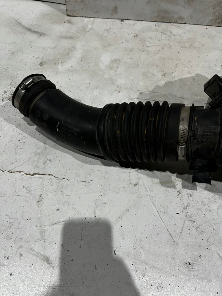 Корпус фильтра воздуха расходомер cherokee wk2 3.0 crdi 68199048aa Киев