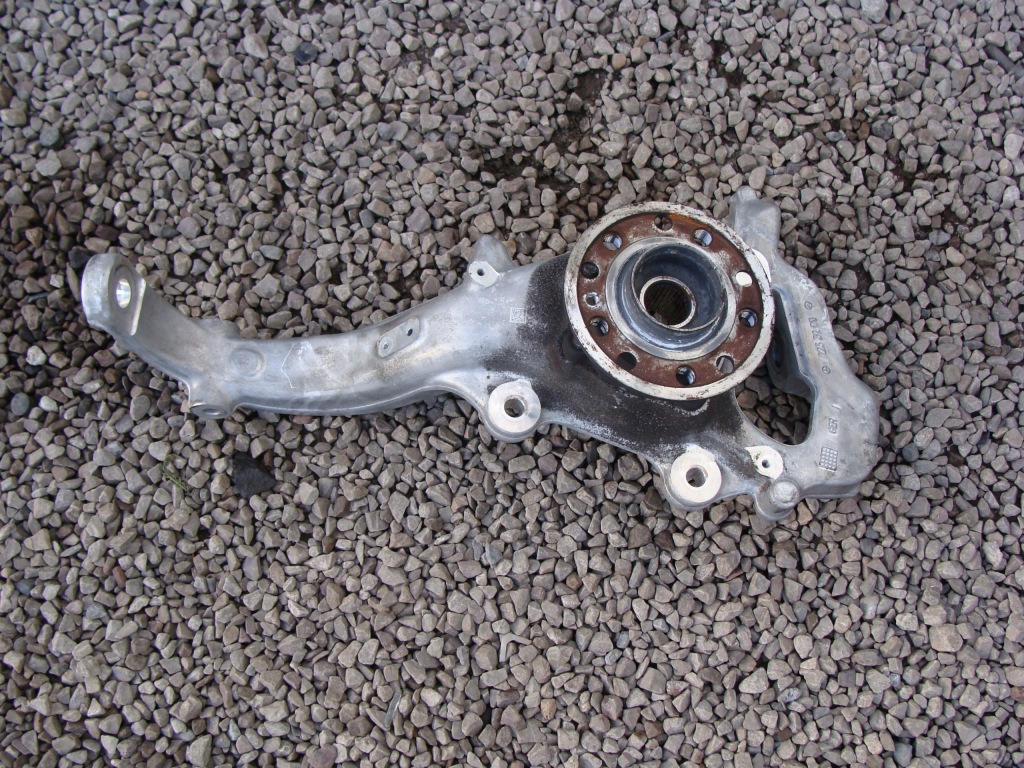 Купити Поворотний кулак права перед s-klasa w223 4matic 2233200