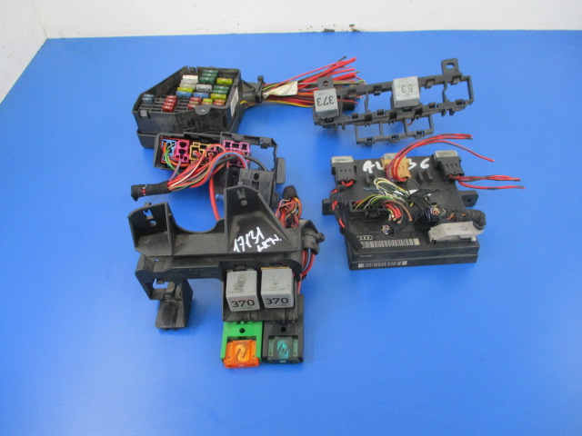 фото №1, A4 b6 коробка предохранителей света 8e0907279e