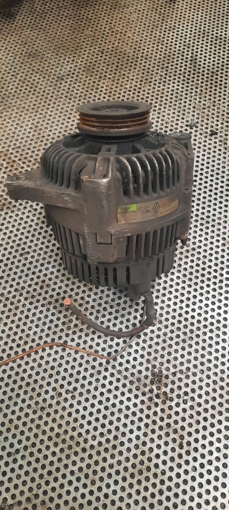 Купити Генератор 7700424584 renault