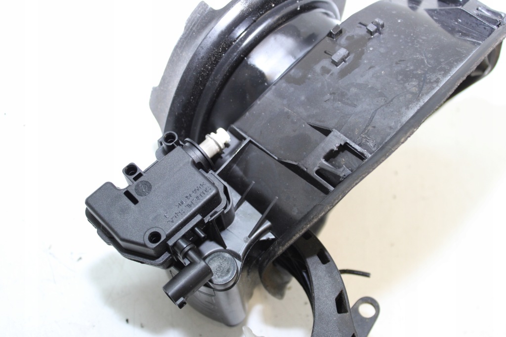 фото №6, Кришка заливної пального 7238095 bmw 1 f20 f21 mineralweiss