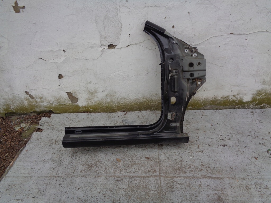 Купити Поріг правий renault megane 3 3 купе 08-16