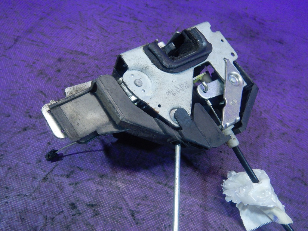 фото №4, Vw fox 87-91 3d замок перед правий трос 5z3837014b