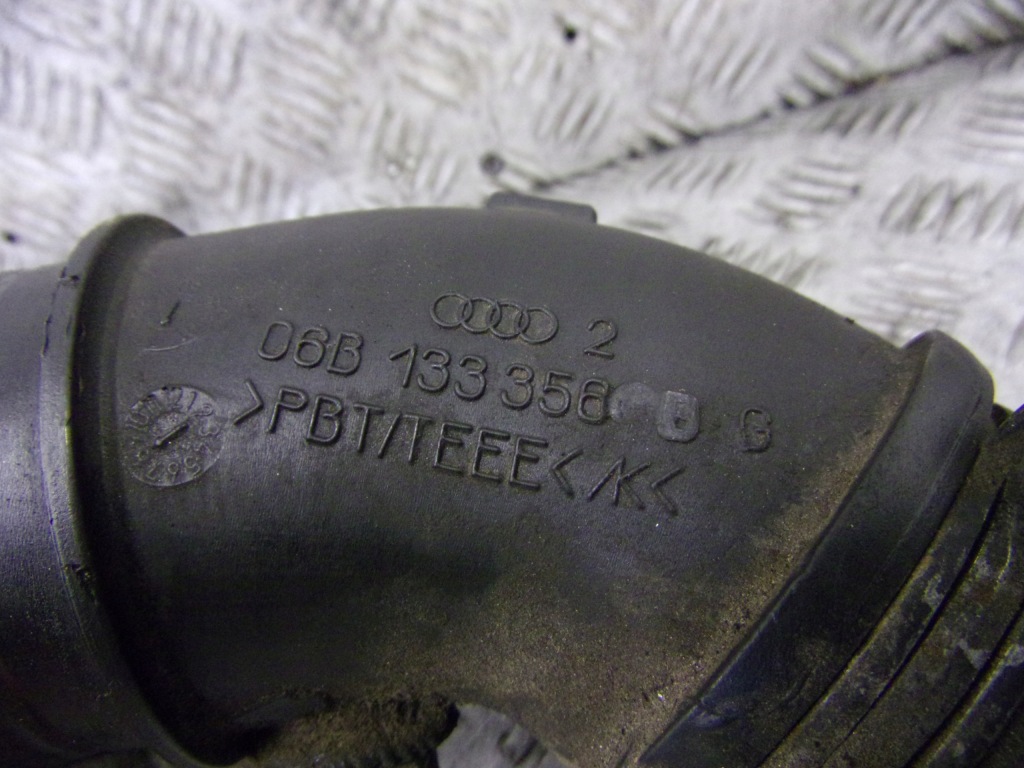 Шланг труба впускной воздуха audi a4 b6 2.0 06b133356 Доставка