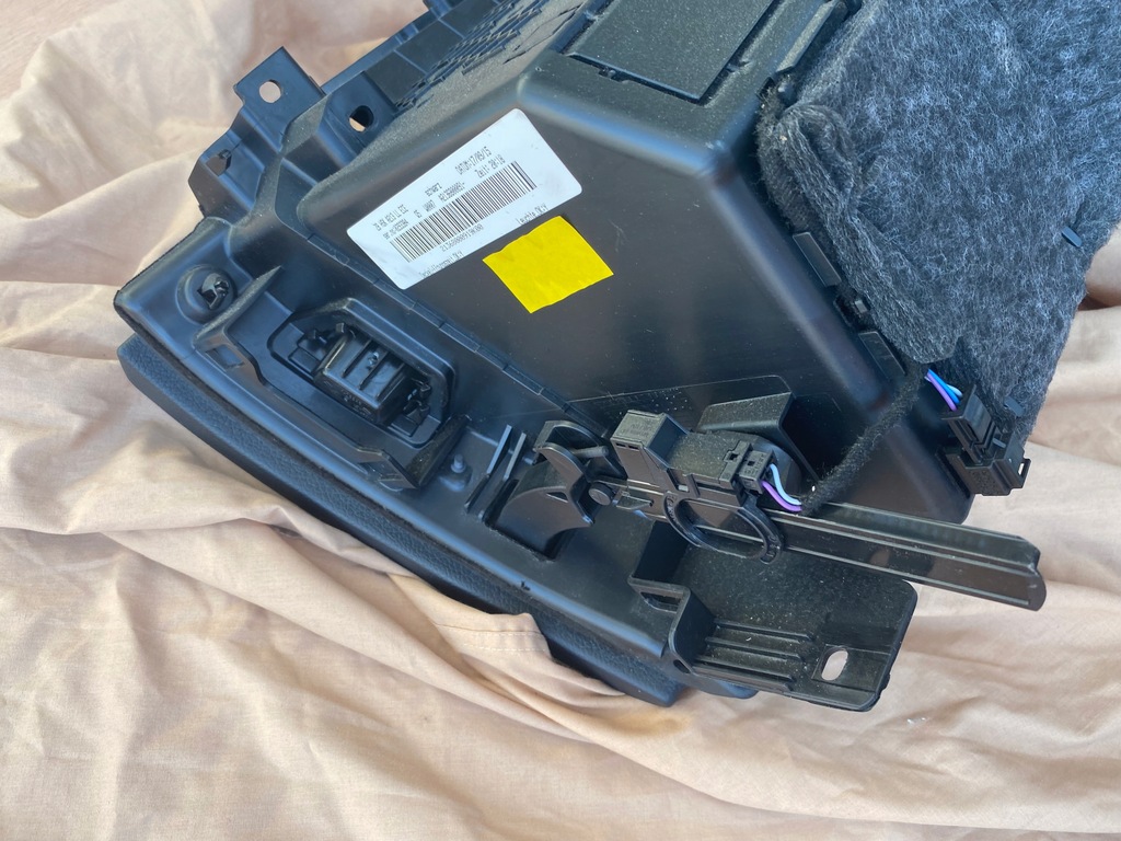 фото №9, Бардачок пассажира кожа mercedes w213 a2136800091