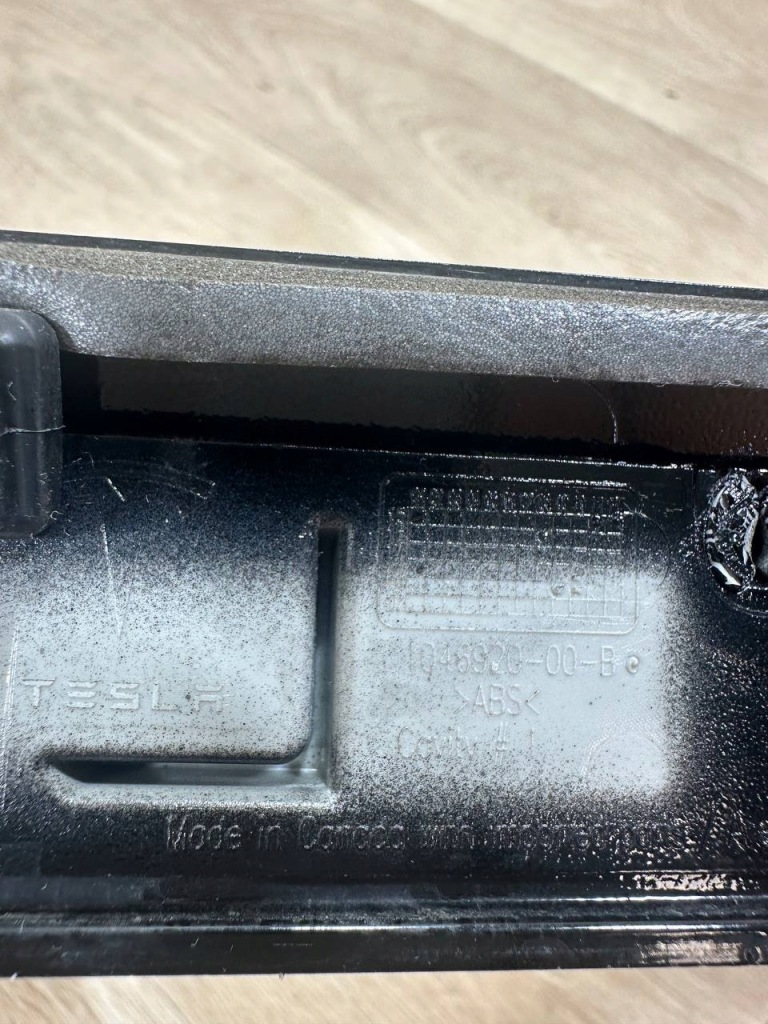 Tesla model x 2015-2021 молдинг накладка кришки хром tył1046920-00-b Зі Шроту