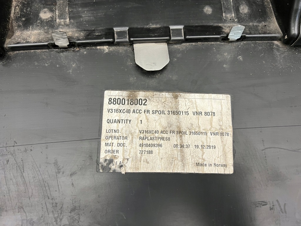 фото №10, Volvo xc40 накладка спойлер бампера inscription