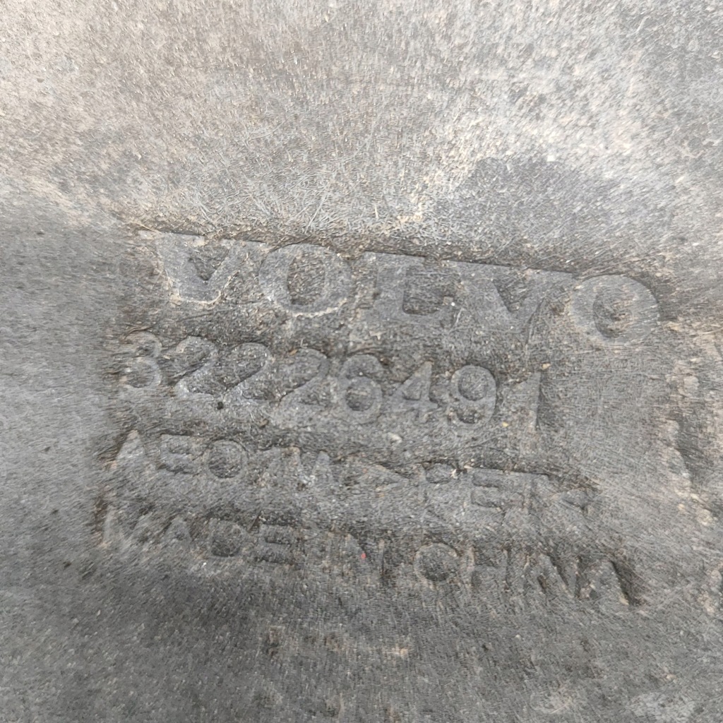 Volvo xc60 2023 накладка нижняя двигателя с Разборки