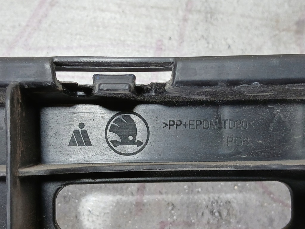 фото №8, Skoda scala 2019- балка направляющая pod бампер задний 657807863a