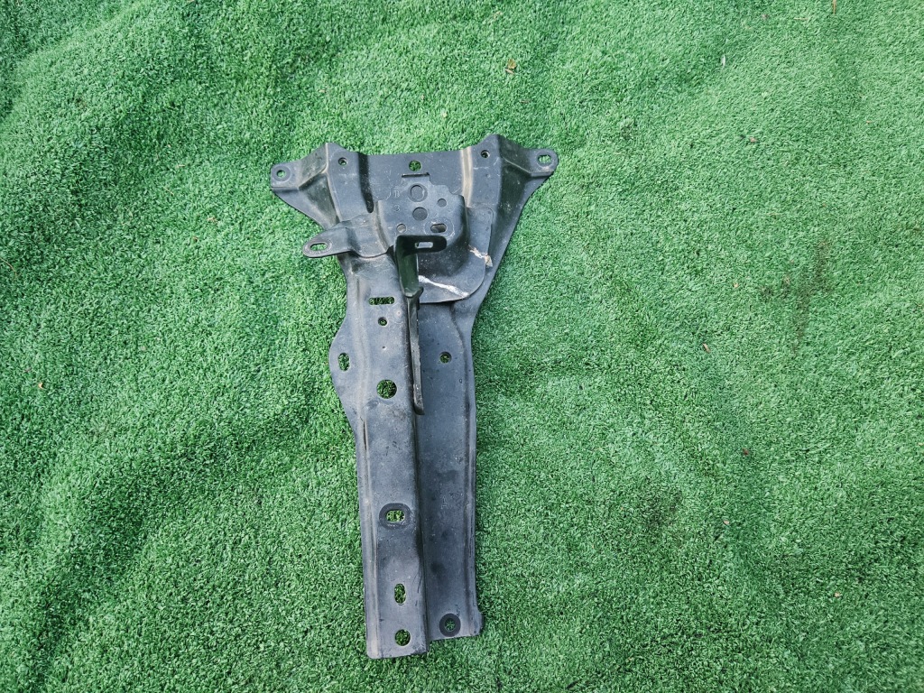 фото №1, Кронштейн поперечина кронштейн замка toyota hilux viii 8 16r-