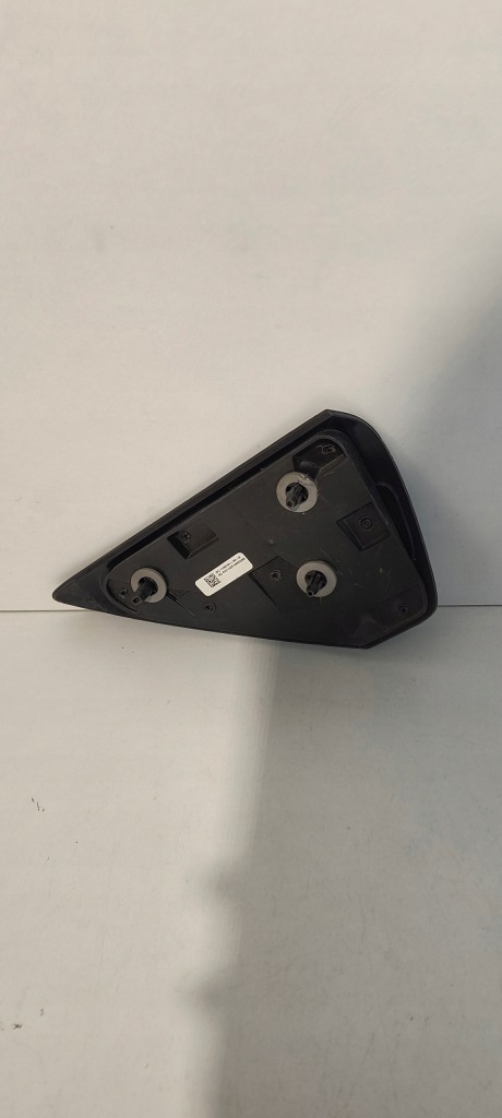 фото №3, Відбивач лампи правий задня tesla model 3