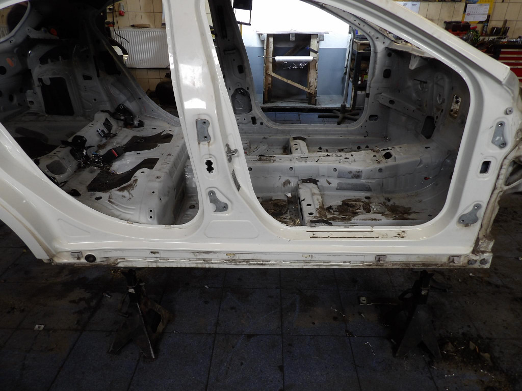 фото №1, Mercedes a180 w176 поріг правий 650