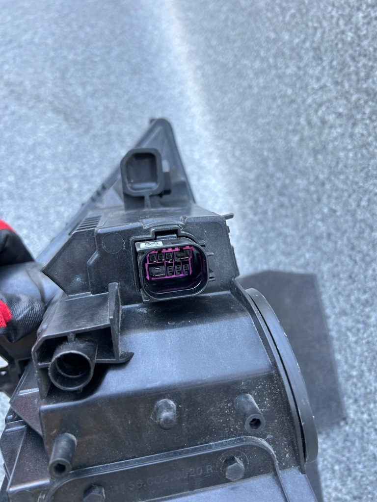 Купити Фара правий передня audi q7 full led 4m0 америка 4m0941012b