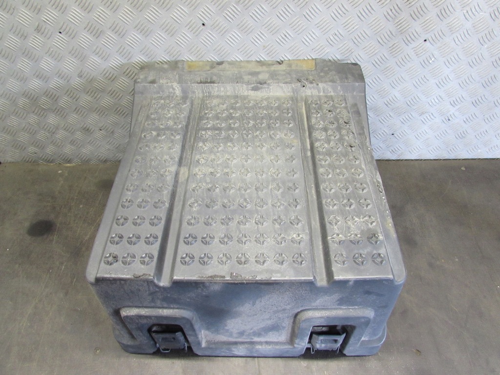 фото №5, Кришка акумуляторів 2428035 2395354 scania r 13-18r.