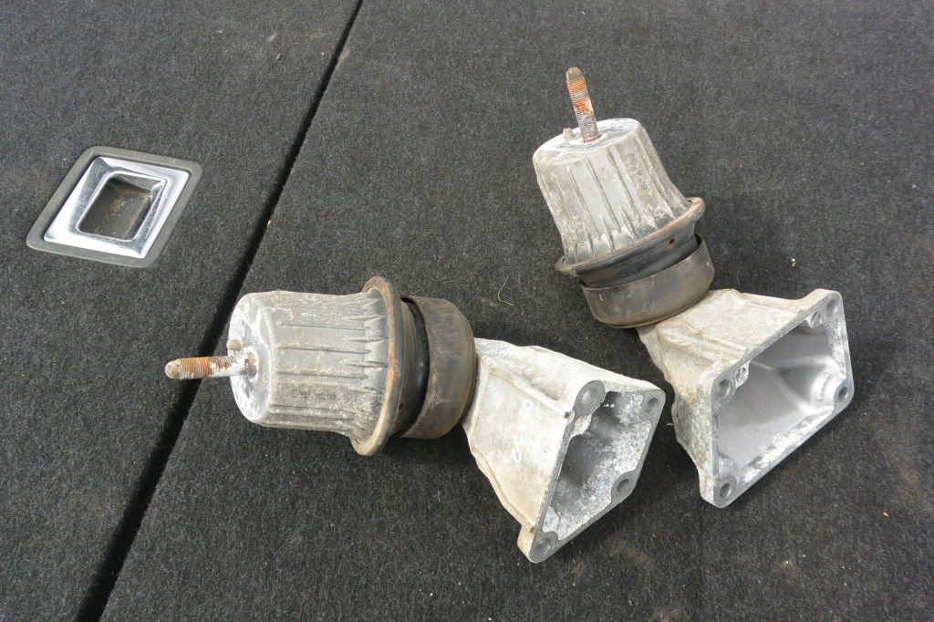 фото №1, Кронштейн двигателя подушка kpl lexus gs iii 450h gs300