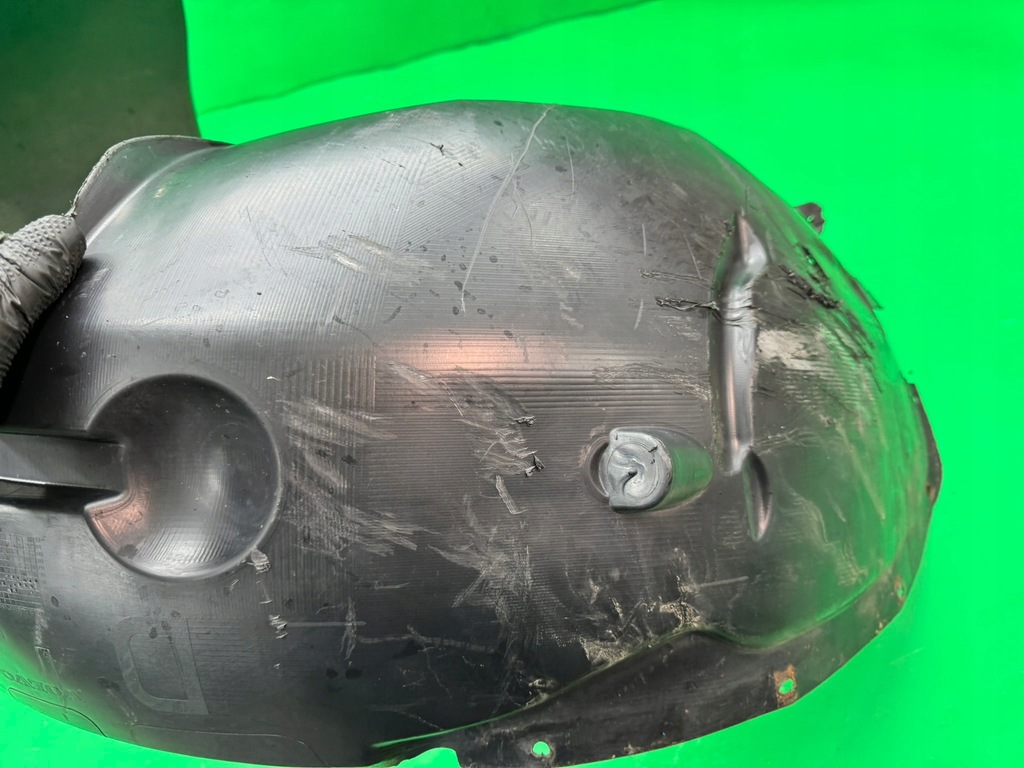 фото №9, Подкрылок правое передние перед 30678144 volvo v50 s40 ii 04-