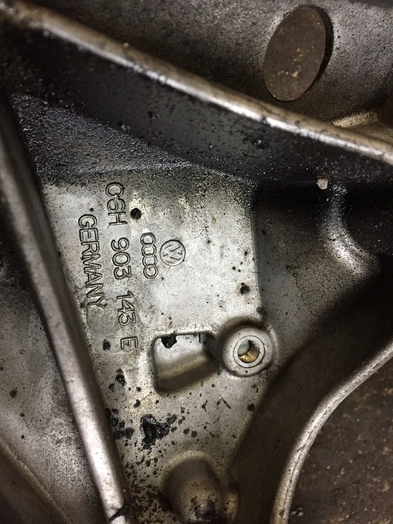 фото №6, Audi a4 b8 a5 8t основание фильтра масла 06h903143e