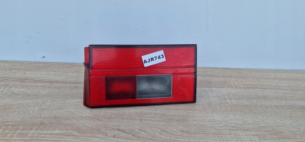 фото №1, Seat toledo 1 i права лампа задня do кришки комплектна