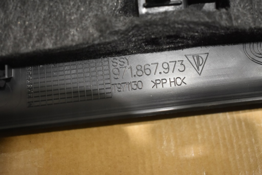 фото №6, Защита крышки багажника + кнопка закрытия porsche panamera 971 1