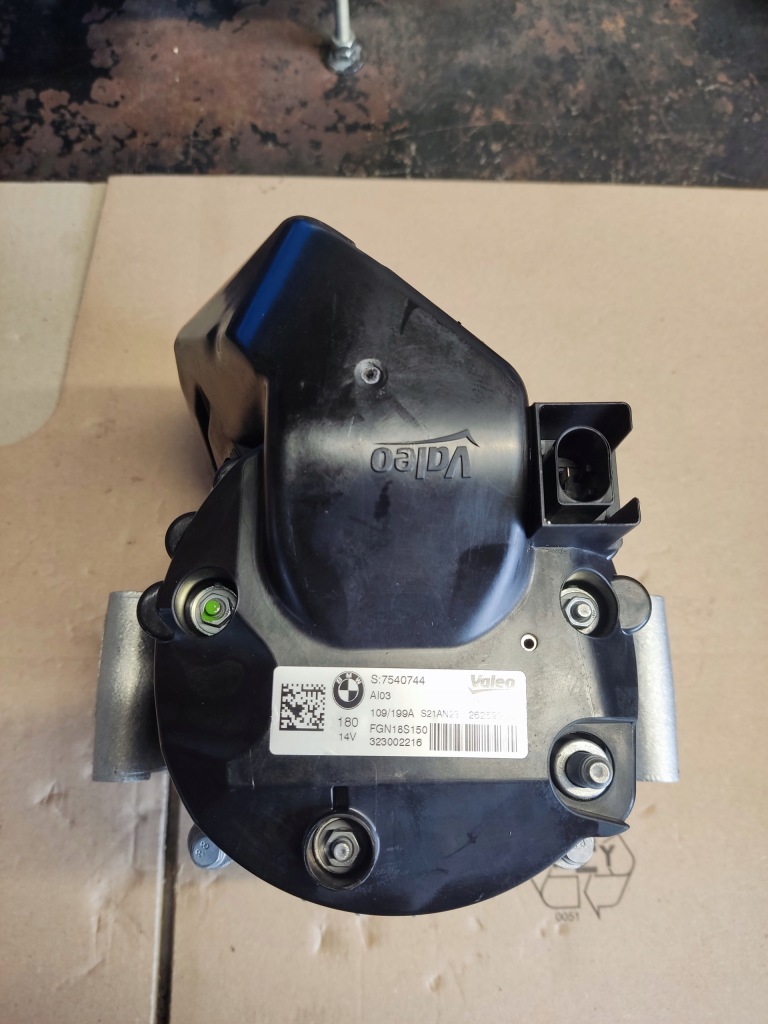 Генератор bmw g12 m760i 7540744 новий Ціна