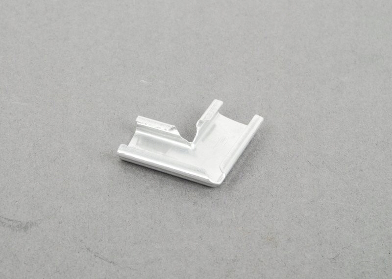 Купити Кутик молдинг bmw e21 1975 1983 оригінальний 51311835724