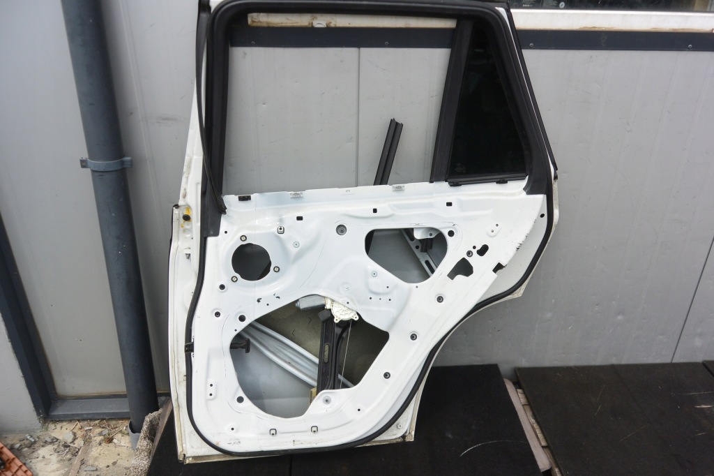 Дверь правое задний  задние цвет a300 300 300u bmw x5 f15 Недорого