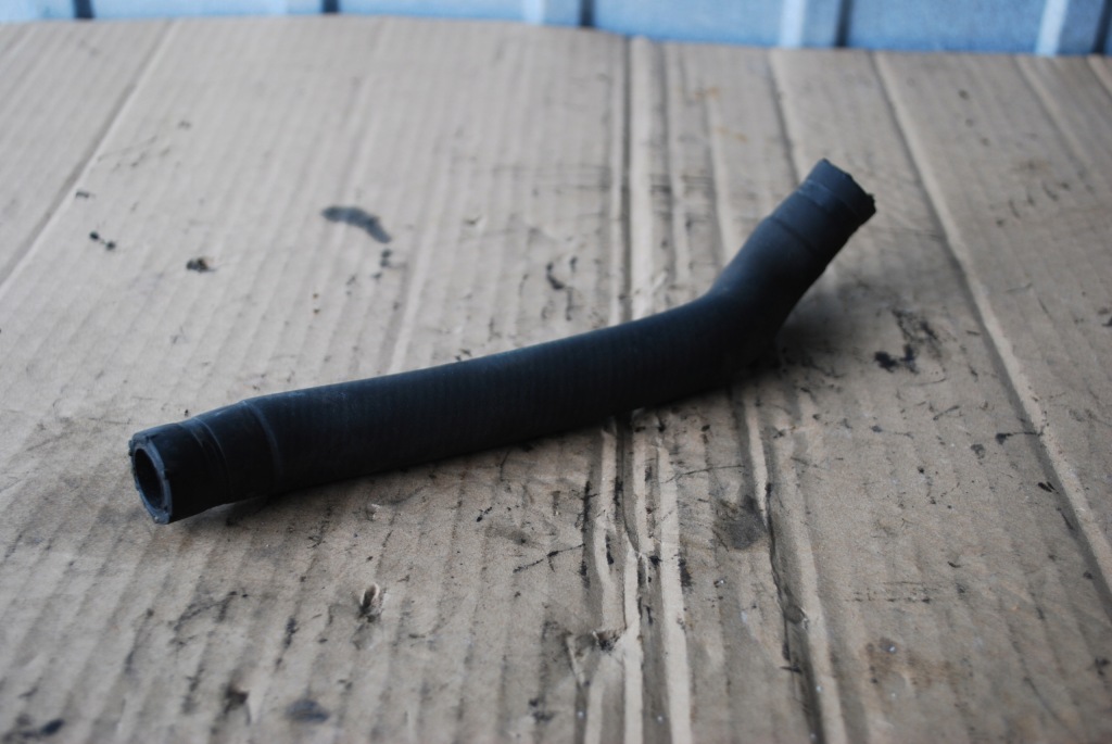 фото №1, Шланг води audi a8 d3 4.2 tdi 057121105a