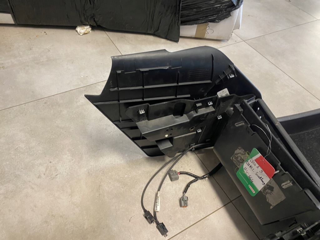 фото №10, Tesla model s 2013r тунель середній підлокітник