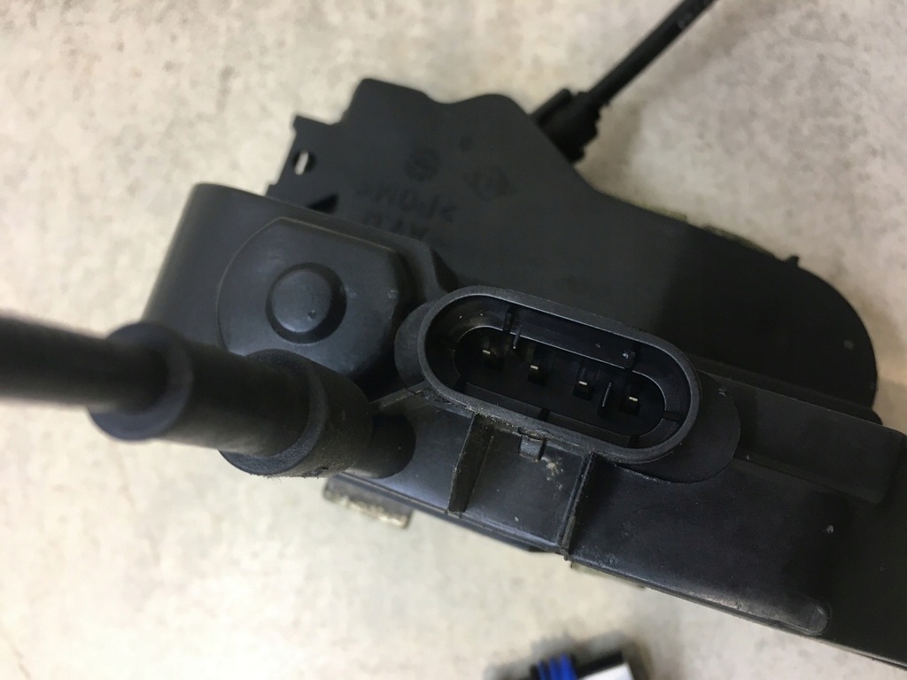 фото №6, Замок дверь правый перед scenic ii 4 pin