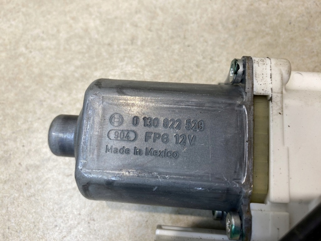 фото №10, Подъемник стекло правый задняя journey i 0130822528