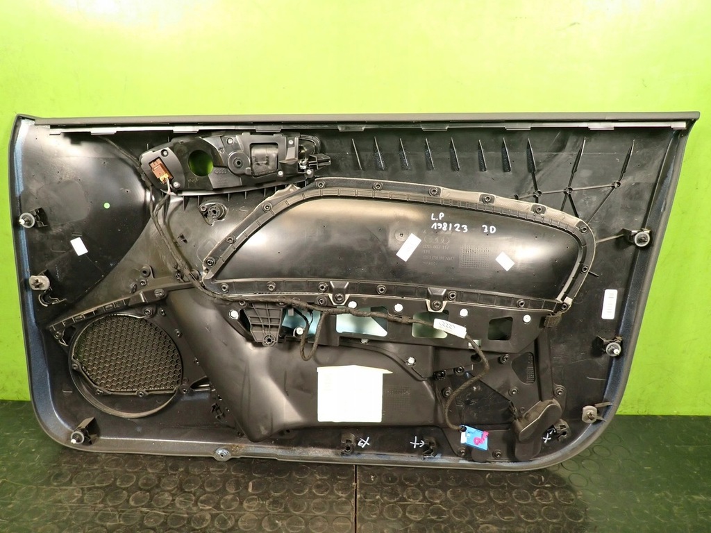 фото №12, Оббивка двері ліва передня audi a1 i 8x 3d 12r