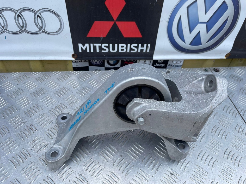 фото №1, Nissan ariya кронштейн двигателя задняя задняя