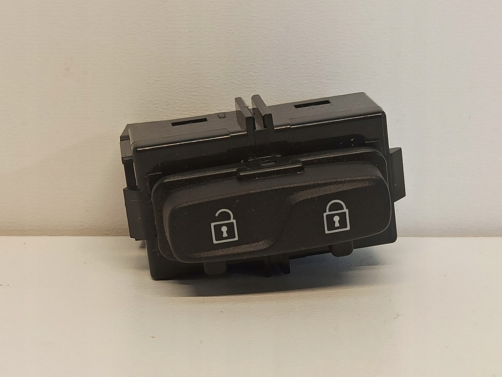 фото №1, Volvo v70 перемикач блокування двері 31343099