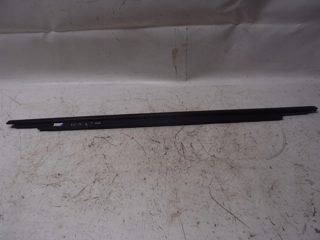 фото №6, Молдинг ущільнювач правий задня bmw x1 u11 9451535