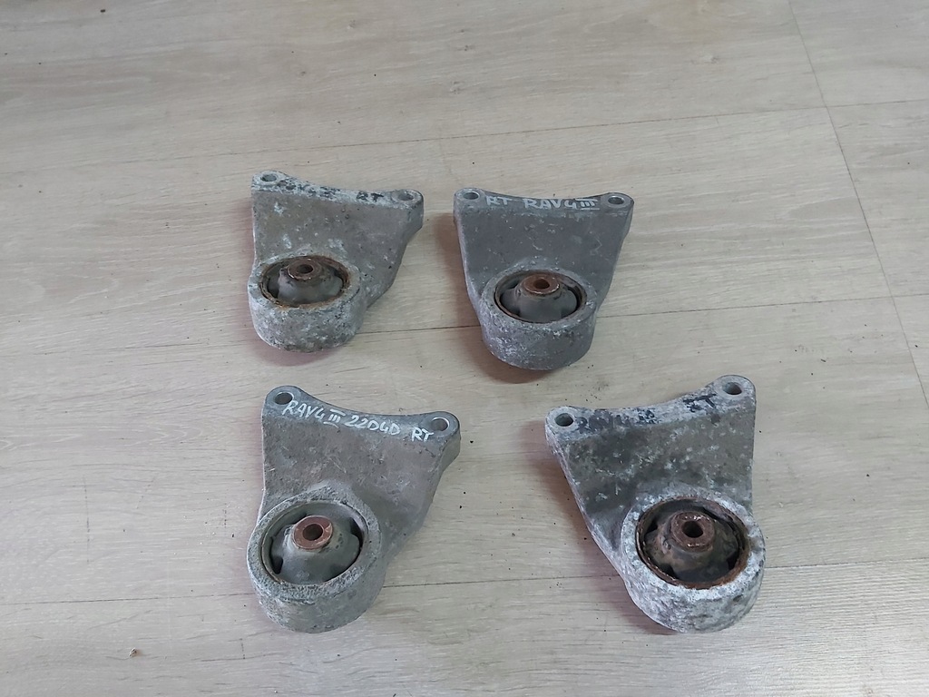 фото №1, Toyota rav4 iii подушка кронштейн задняя мост дифференциал правая