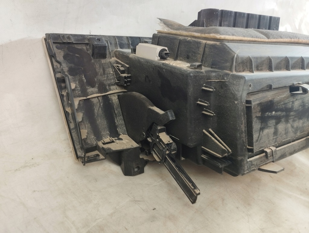 фото №8, Bmw x1 15-22 бардачок панелі пасажира usa