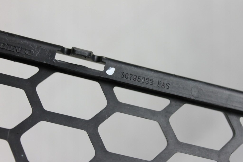 фото №9, Решётка средняя бампера volvo s60 v60 перед решётка