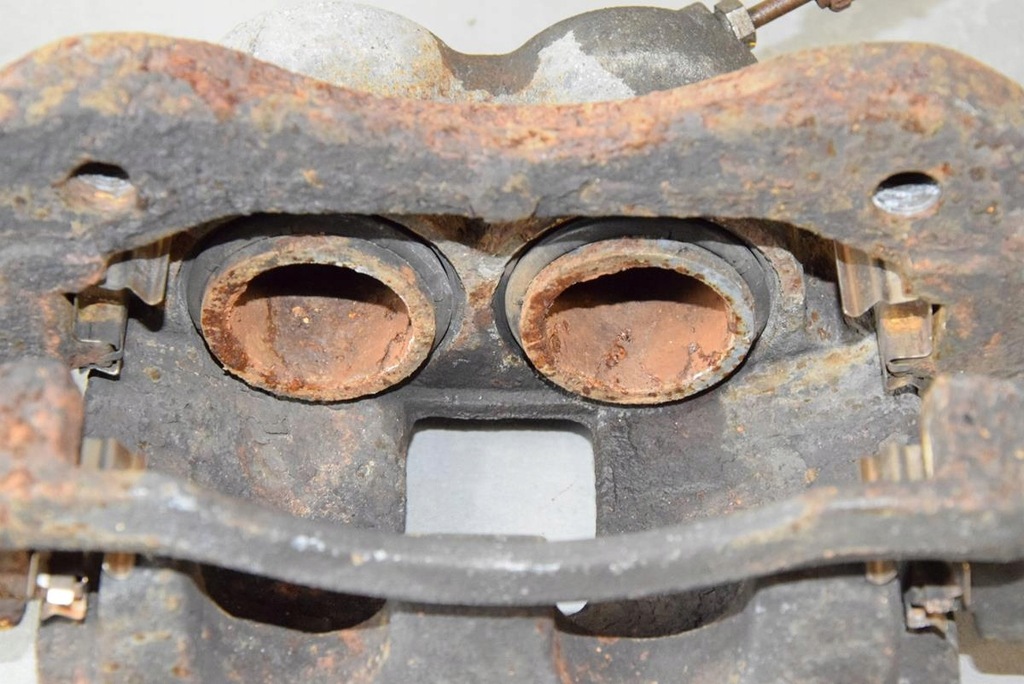 фото №5, Vw amarok суппорт правый перед 2h0615106c