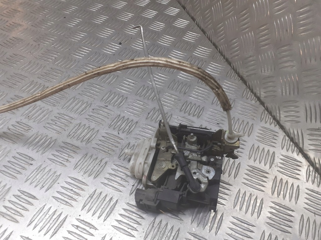 Купити Замок двері правий перед audi a4 b5