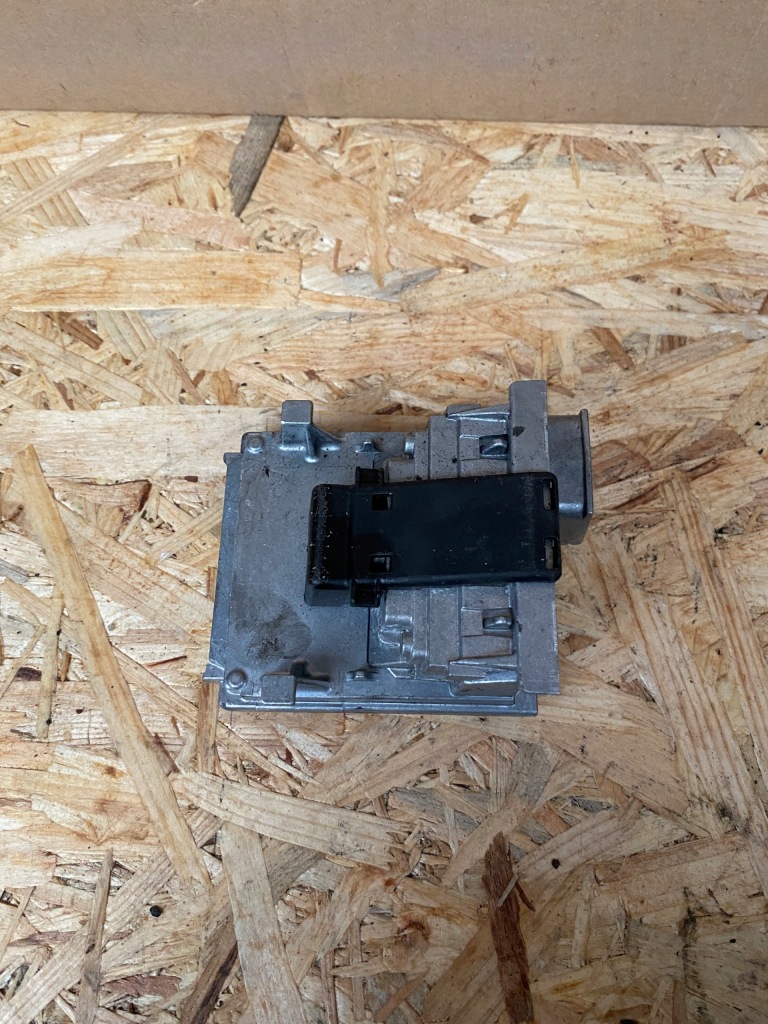 фото №2, Renault clio v камера радар стекло перед 284628217r