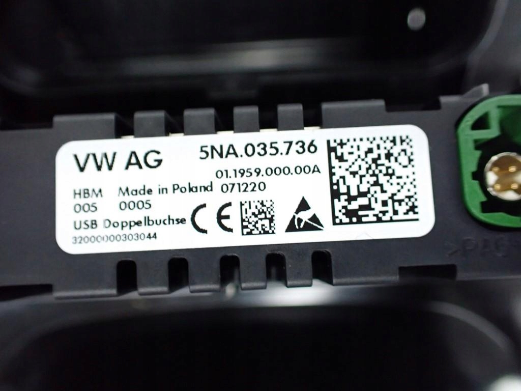 фото №8, Тунель кронштейн na чашки напої роз'єм usb europa vw id4 id.4 21r