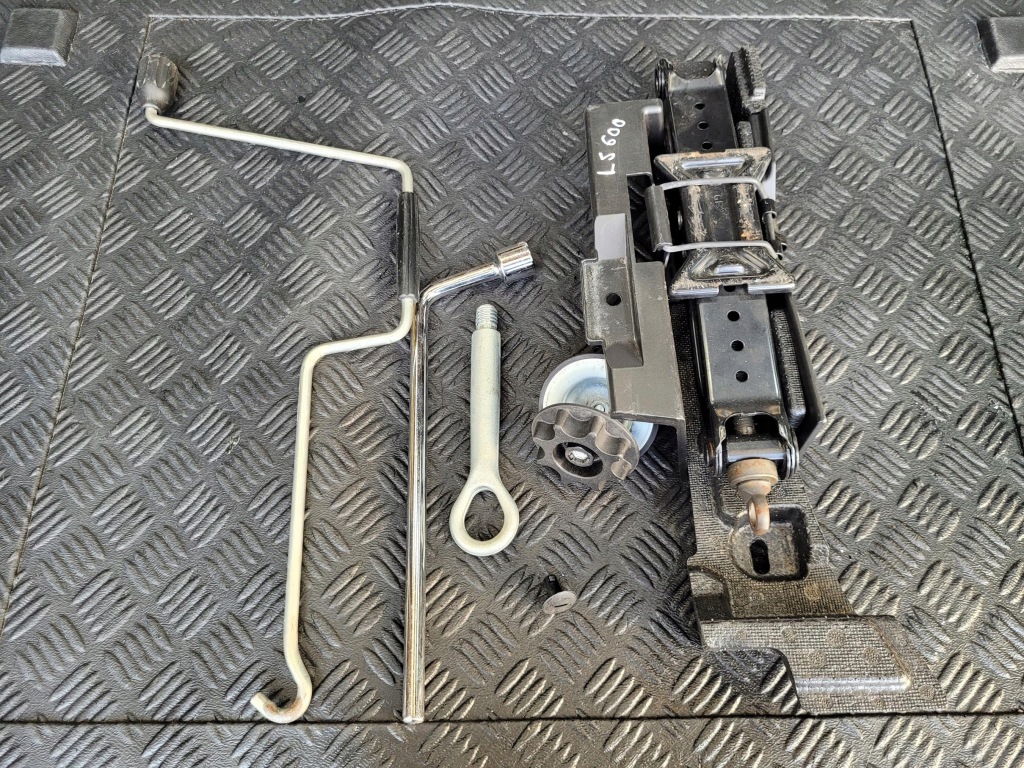 фото №1, Домкрат подъемник ключ ушко набор lexus ls 460 600 ls460 ls600 iv