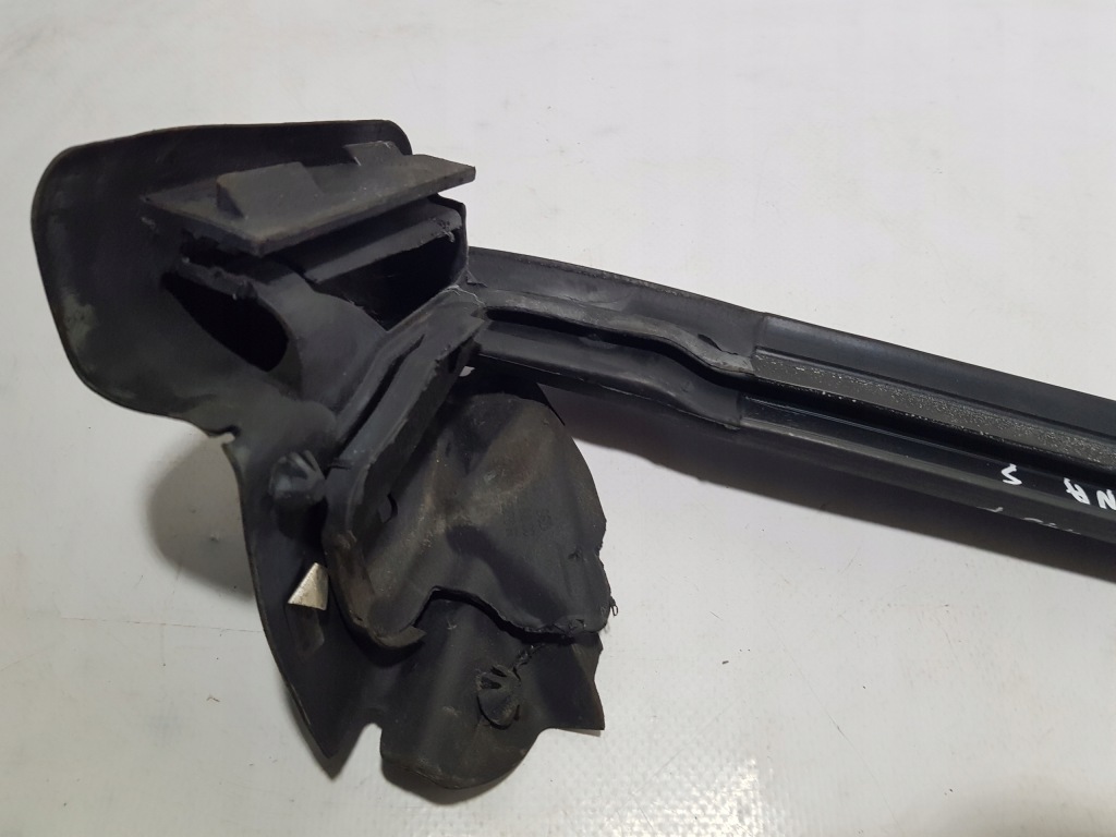 фото №4, Mercedes slk slc r172 w172 молдинг прокладка стекло правая