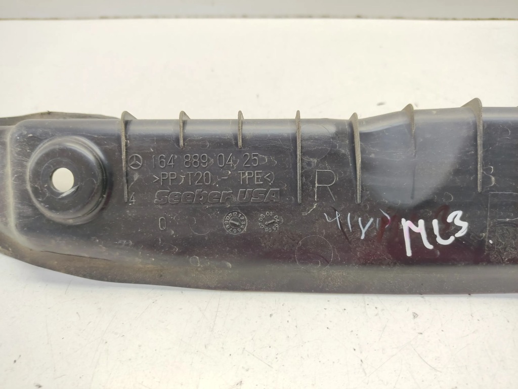 Молдинг крила права сторона mercedes-benz ml w164 a1648890425 Зі Шроту