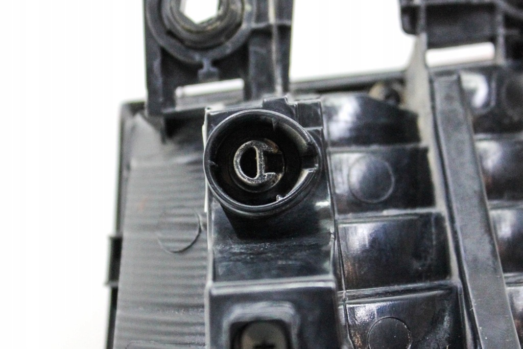 фото №8, Лампа правая задняя vw jetta mk7 17a945096 1.4l бензиновый 110kw 2019