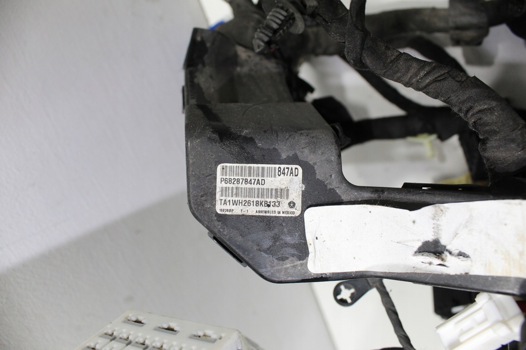 фото №11, Jeep cherokee kl 19- 2.4 жгут отсек двигателя