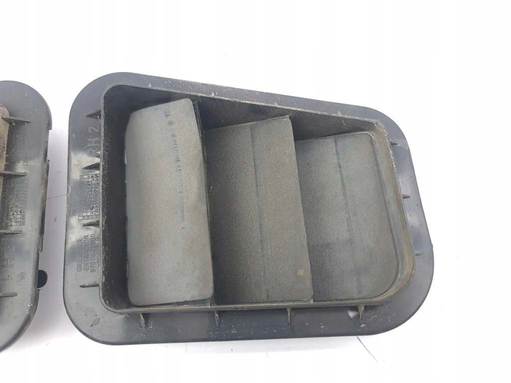 фото №9, Hyundai kona i 2019 комплект решётка вентиляционная pod бампером задним